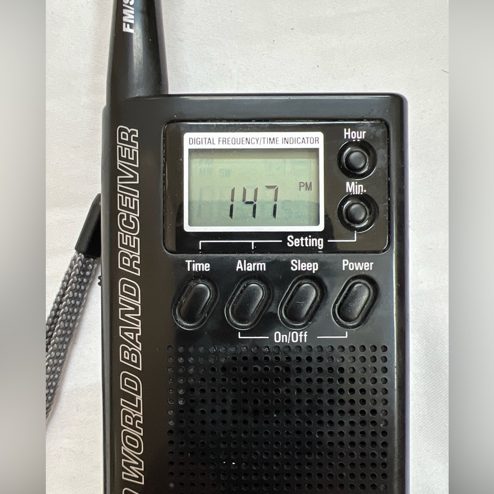 Grundig Mini 300 World Band Receiver Case Manual Portable Radio AM/FM/SW Working - Picture 9 of 14